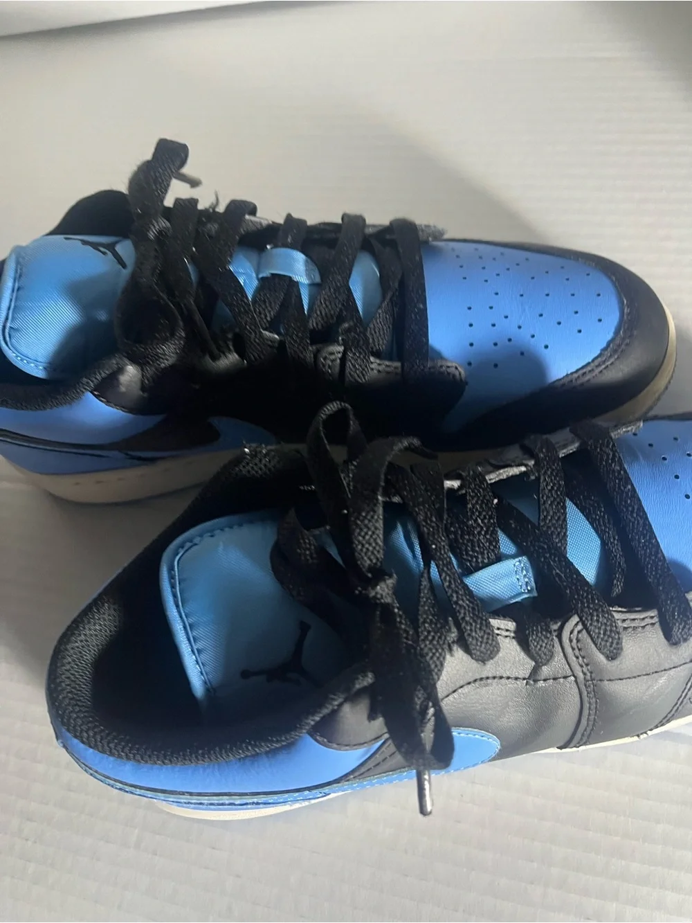 Nike Kids Low Top Sneakers in Black and Light Blue